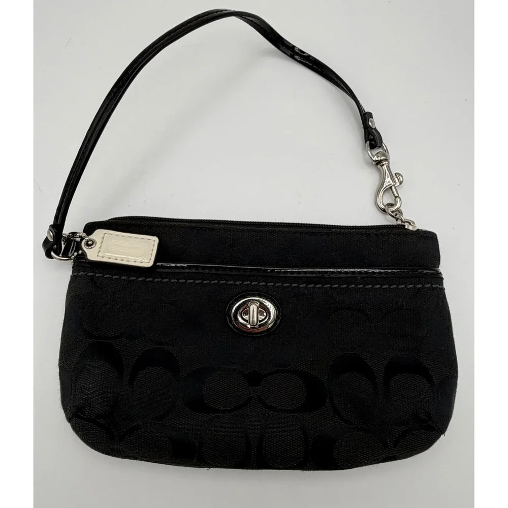 Coach Black Signature Jacquard Wristlet Patent Leather Trim Turnlock Detail 0145